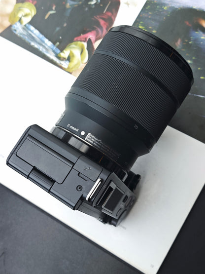 Used Sony ZV-E10 with Sony FE 28-70mm F3.5-5.6 OSS Digital Camera [No charger]