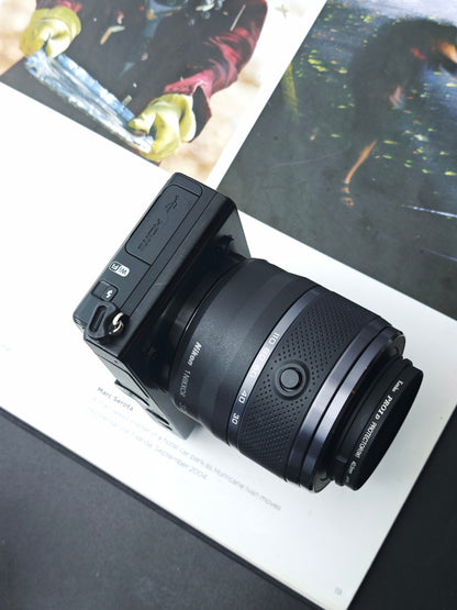 Used Nikon 1 J4 with 1 Nikkor 30-110mm F3.8-5.6 VR Digital Camera [No charger]