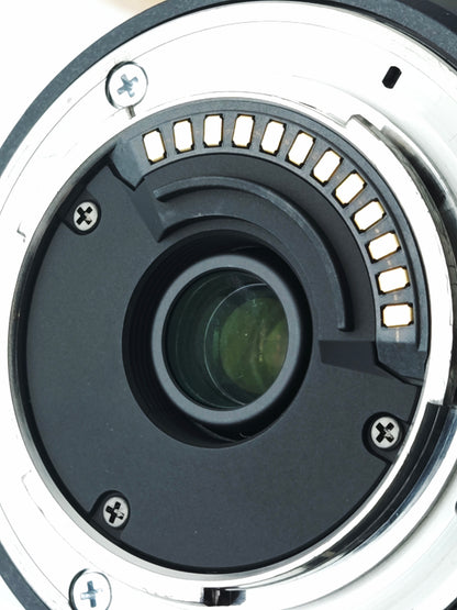 Used Nikon 1 J4 with 1 Nikkor 30-110mm F3.8-5.6 VR Digital Camera [No charger]