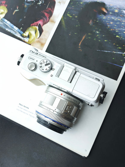 *READ* Used Olympus PEN E-PL2 with Double Zoom Kit [No charger]