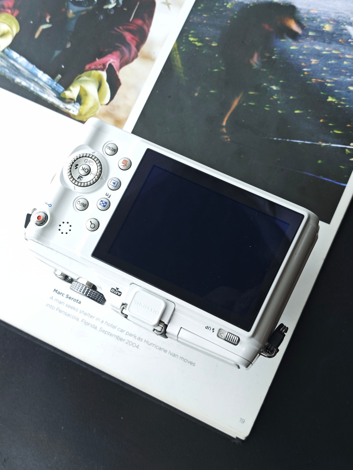 *READ* Used Olympus PEN E-PL2 with Double Zoom Kit [No charger]