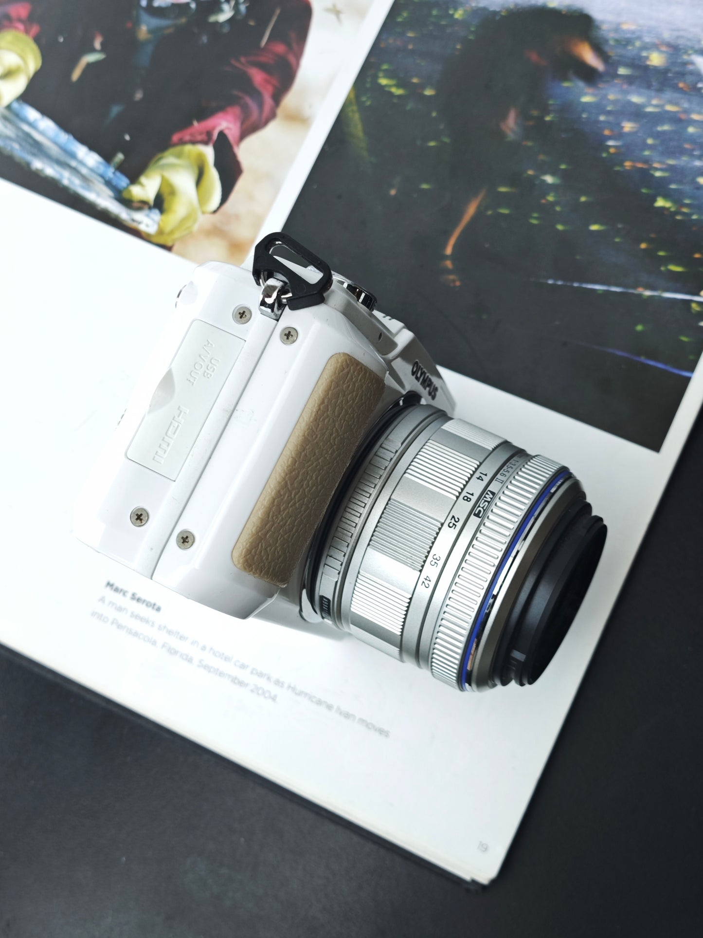 *READ* Used Olympus PEN E-PL2 with Double Zoom Kit [No charger]