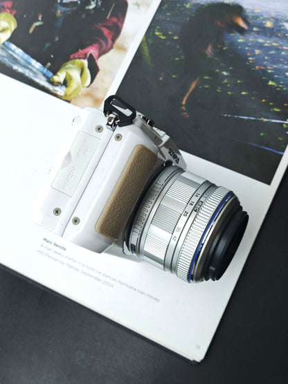 *READ* Used Olympus PEN E-PL2 with Double Zoom Kit [No charger]