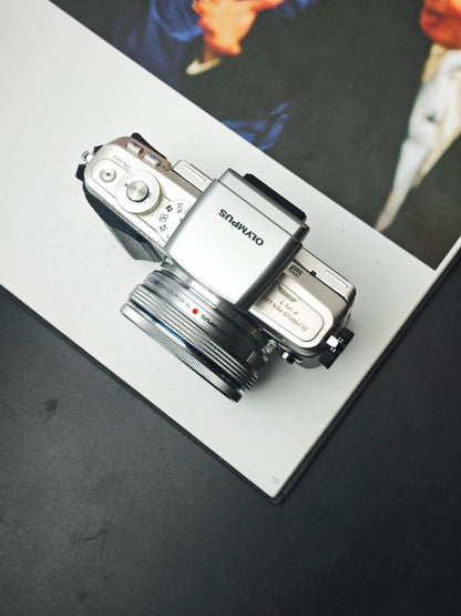 Used Olympus Pen Lite E-PL7 with Double Zoom Kit Digital Camera