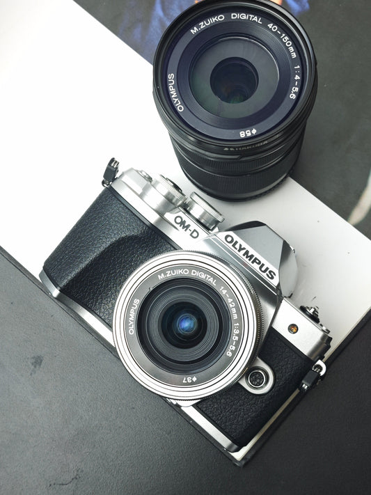 Used Olympus OM-D E-M10III with Double Zoom Kit Digital Camera