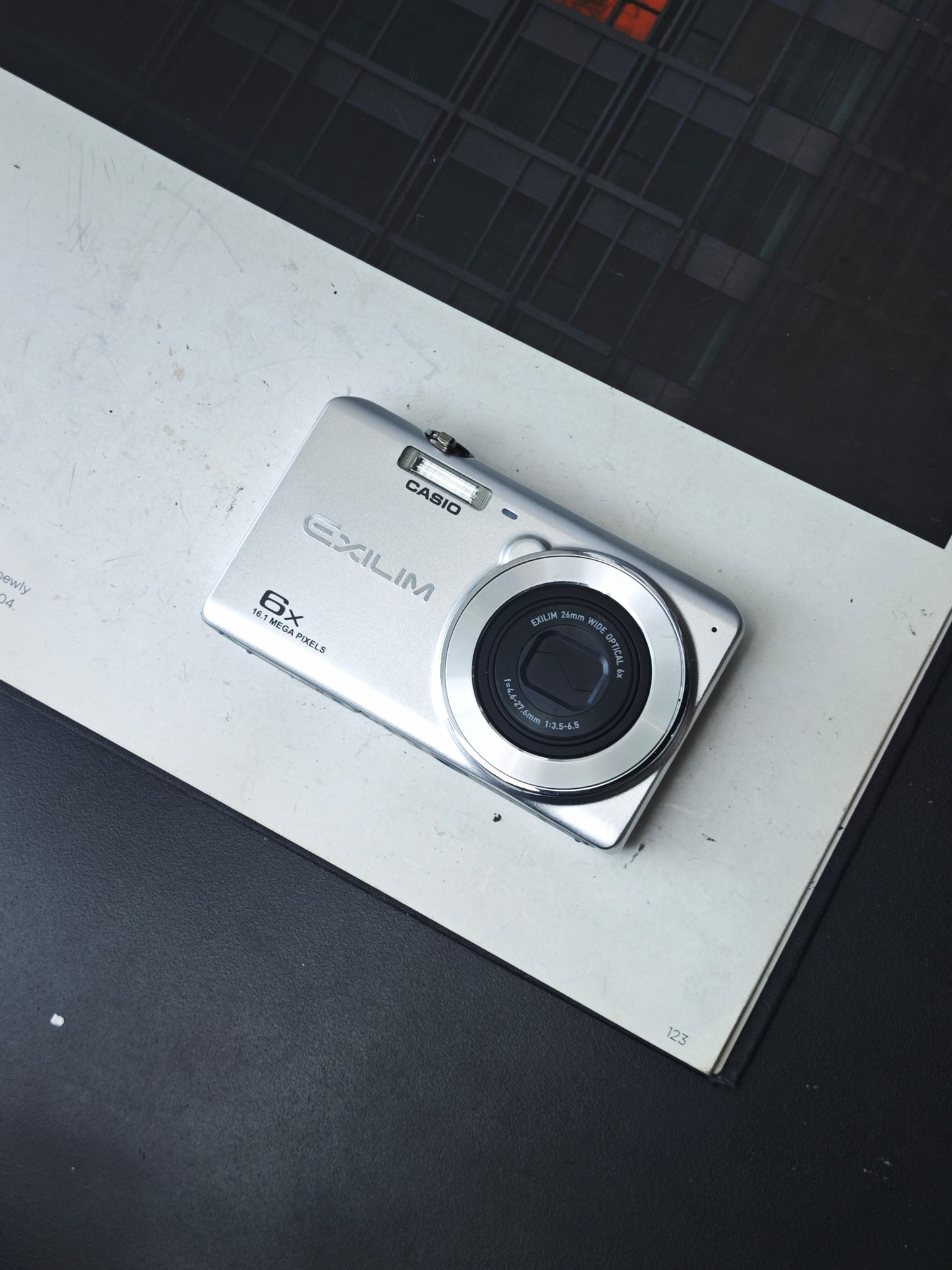 Used Casio EXILIM EX-Z880 Digital Camera [No charger]