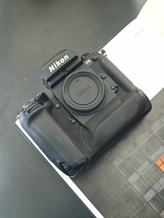 Nikon F5 body