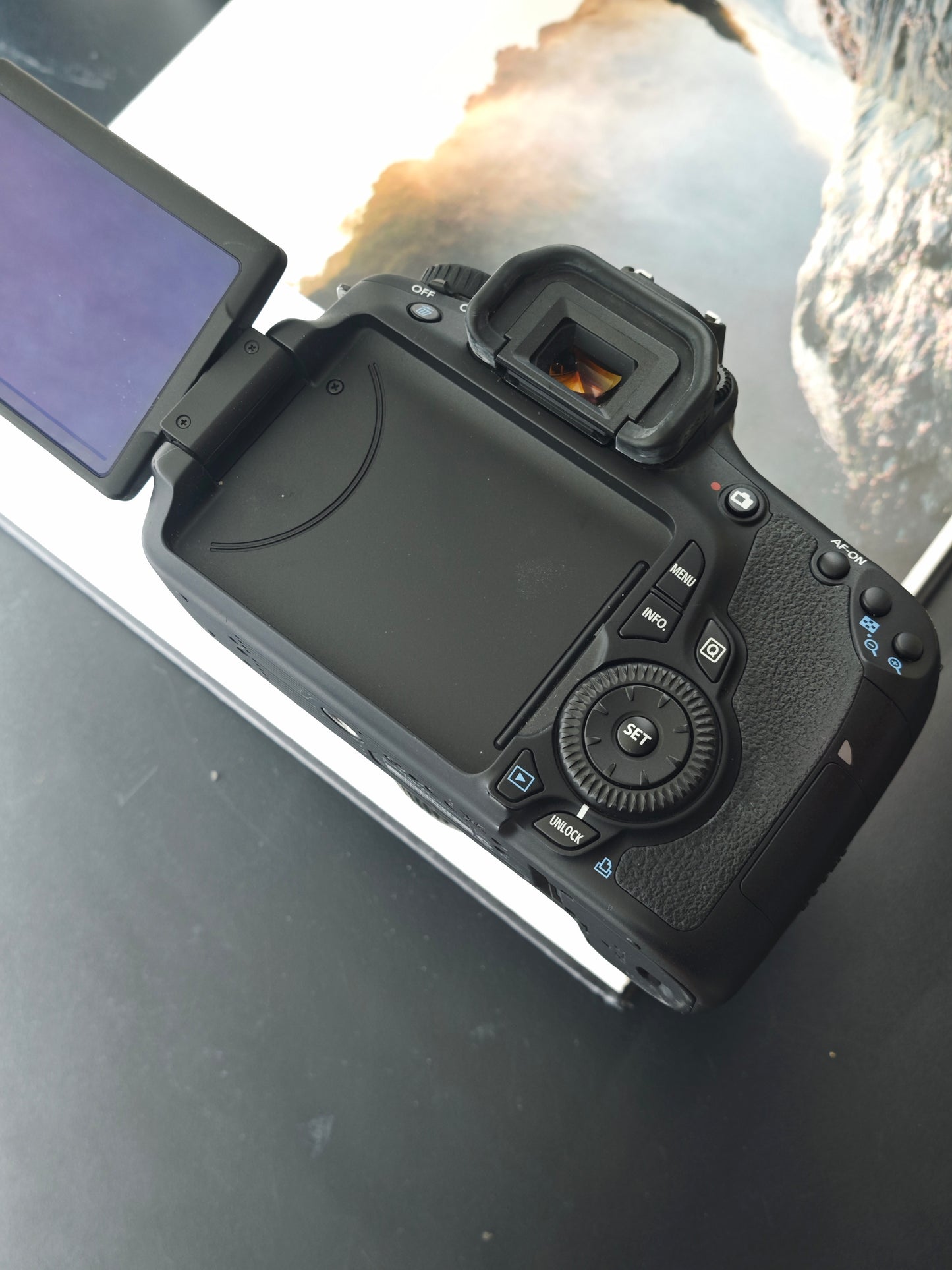 Used Canon EOS 60D with EF-S 18-55mm F3.5-5.6 IS II [with box] Shutter Count 11151