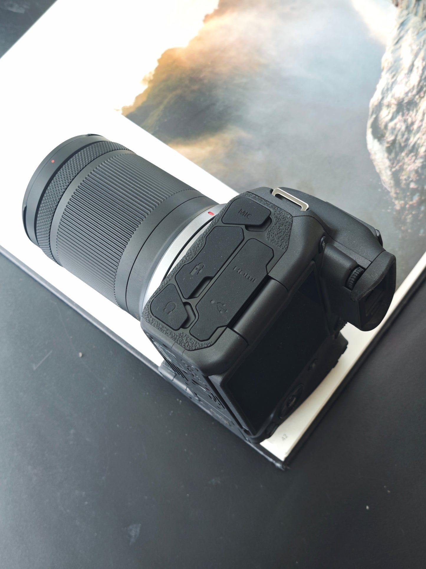 Used Canon EOS R7 with RF-S 18-150mm F3.5-6.3 IS STM [with box] Shutter Count <1000