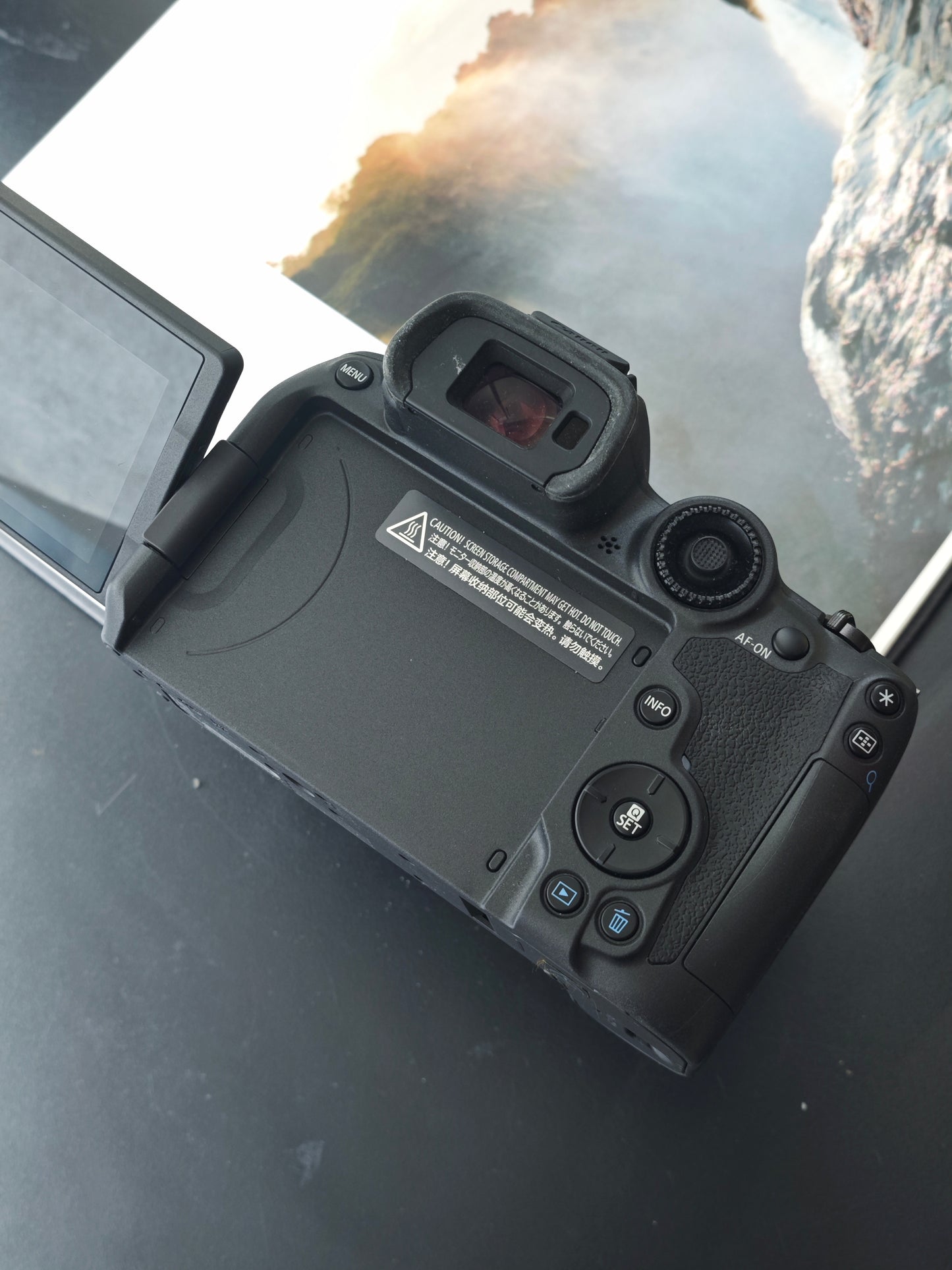 Used Canon EOS R7 with RF-S 18-150mm F3.5-6.3 IS STM [with box] Shutter Count <1000