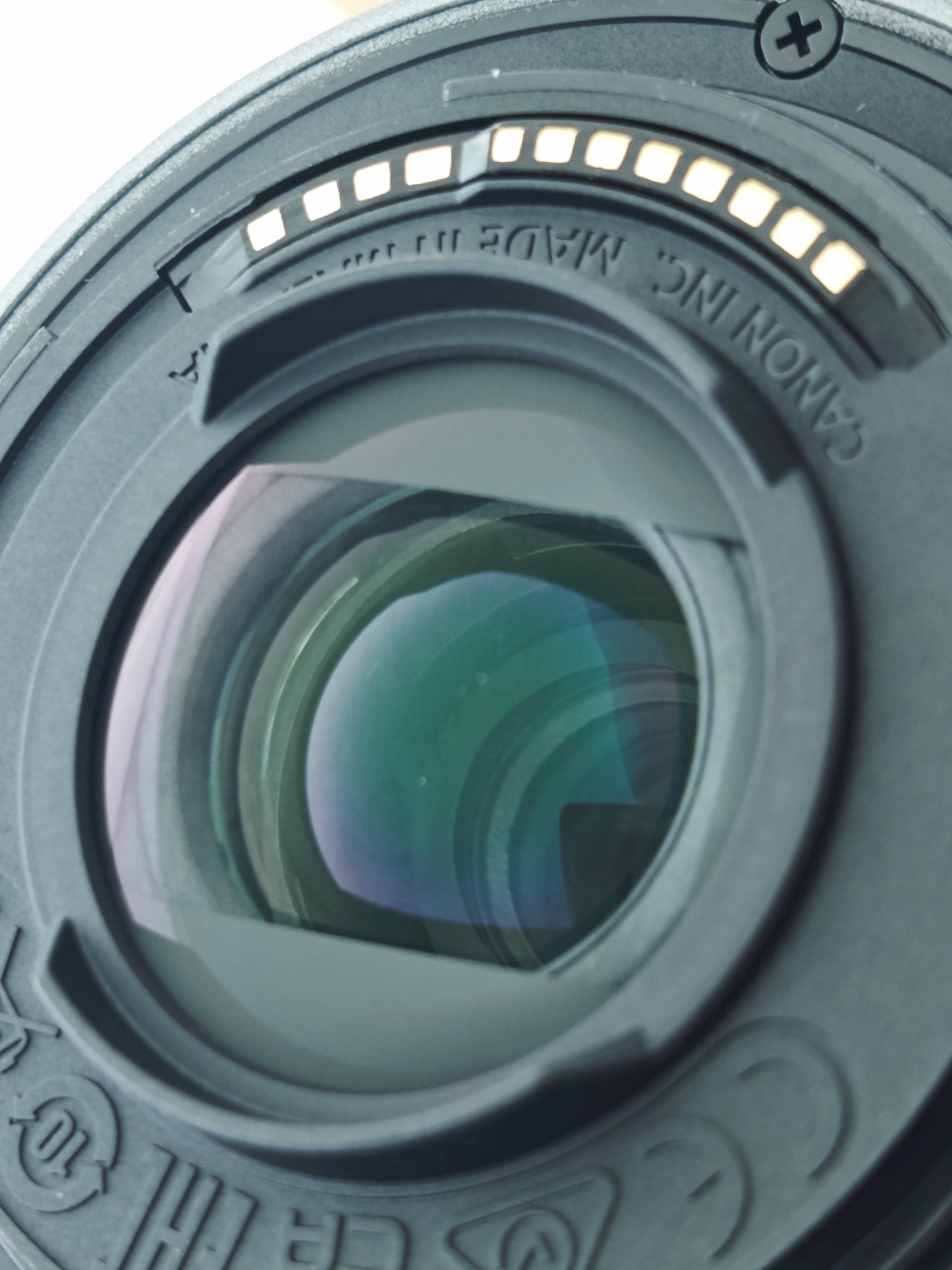 Used Canon EOS R7 with RF-S 18-150mm F3.5-6.3 IS STM [with box] Shutter Count <1000