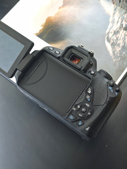 Used Canon EOS Kiss X6i with EF-S 18-55mm F3.5-5.6 IS II [No charger]