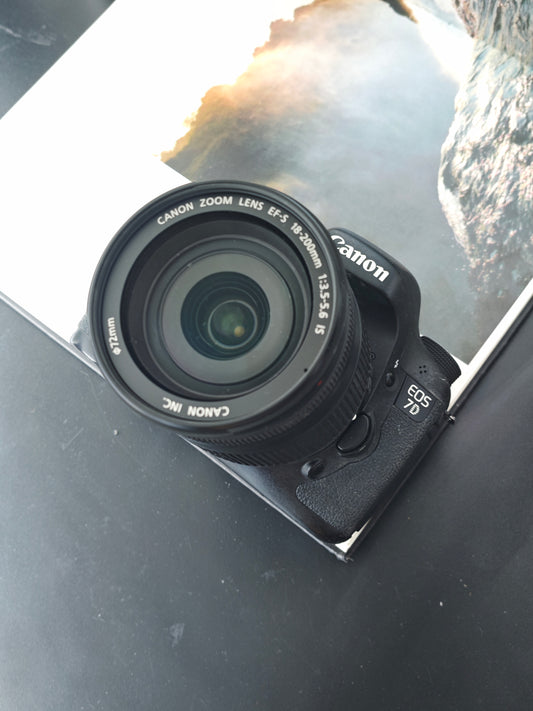Used Canon EOS 7D with EF-S 18-200mm F3.5-5.6 IS Shutter Count 109k