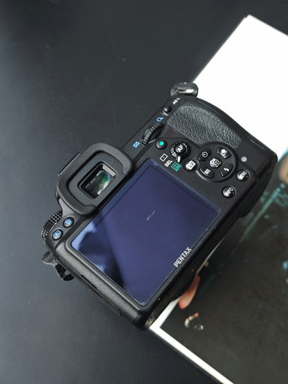 Used Pentax K-7 with SMC Pentax-DA 18-55mm F3.5-5.6 AL Digital Camera [No charger]