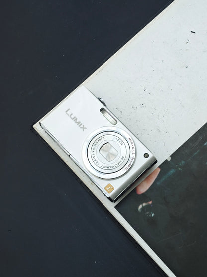 Used Panasonic Lumix DMC-FX33 Digital Camera [No charger]