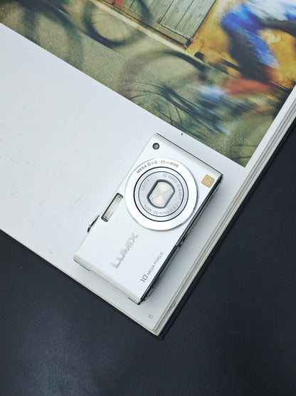 Used Panasonic Lumix DMC-FX37 white Digital Camera [JPN only, No charger]