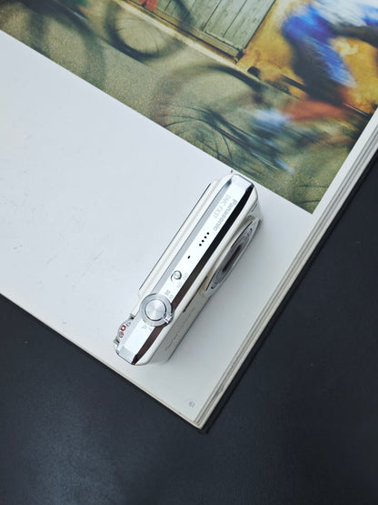 Used Panasonic Lumix DMC-FX37 white Digital Camera [JPN only, No charger]