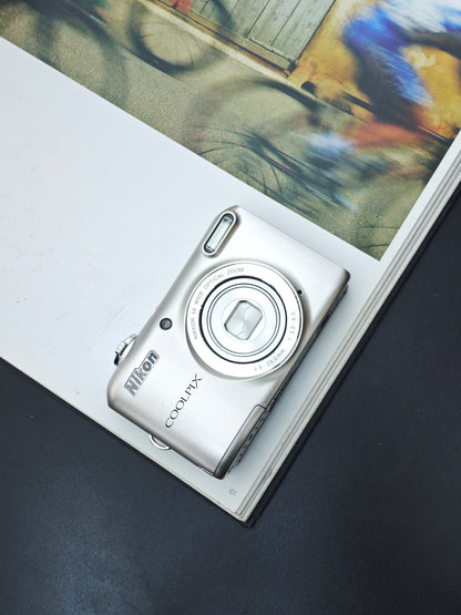 Used Nikon Coolpix L28 silver Digital Camera [with box]