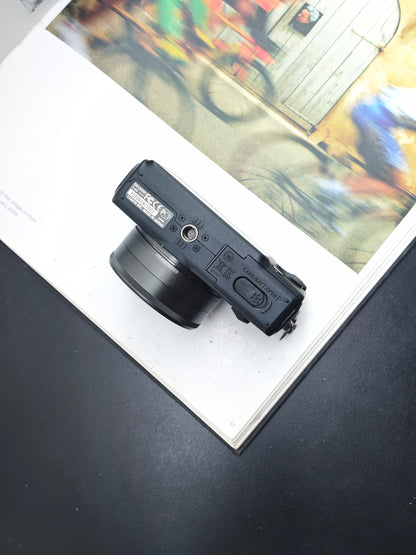 Used Canon EOS M with EF-M 22mm F2 STM and EF-M 18-55mm F3.5-5.6 IS STM (+Canon Speedlite 90EX)