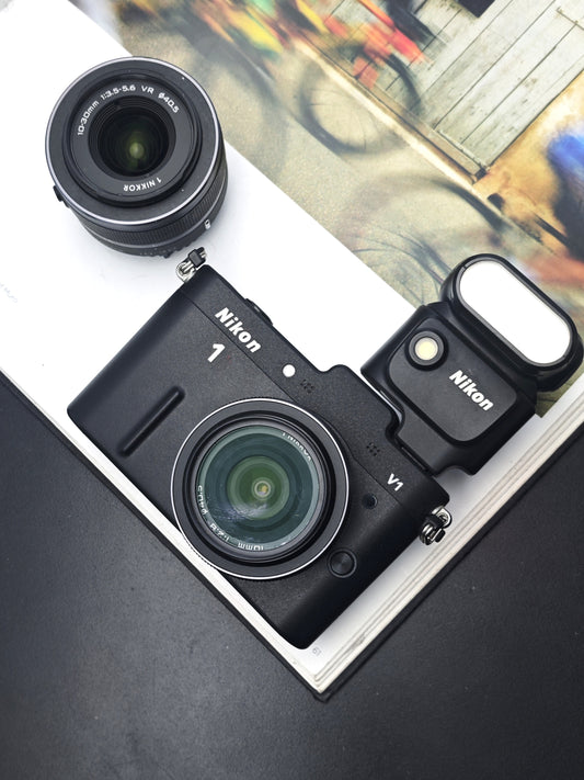 Used Nikon 1 V1 with 10mm F2.8 and 10-30mm F3.5-5.6 VR (+Speedlight SB-N5)