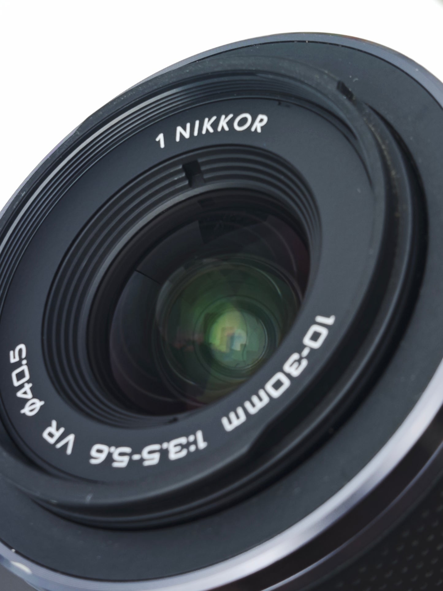 Used Nikon 1 V1 with 10mm F2.8 and 10-30mm F3.5-5.6 VR (+Speedlight SB-N5)