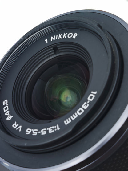 Used Nikon 1 V1 with 10mm F2.8 and 10-30mm F3.5-5.6 VR (+Speedlight SB-N5)