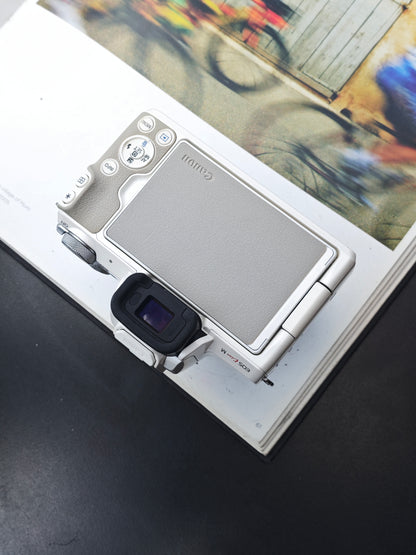 Used Canon EOS Kiss M with Zoom EF-M 15-45mm F3.5-6.3 IS STM