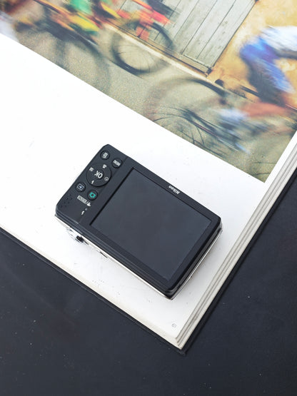 Used Nikon Coolpix L22 silver Digital Camera [with box]