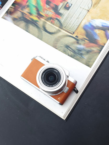 Used Panasonic Lumix DMC-GF7 with G Vario 12-32mm F3.5-5.6 [JPN only,No charger]