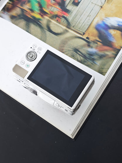 Used Panasonic Lumix DMC-GF6 with G Vario 14-42mm F3.5-5.6 [JPN only, No charger]