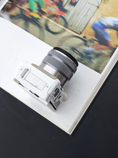 Used Panasonic Lumix DMC-GF6 with G Vario 14-42mm F3.5-5.6 [JPN only, No charger]