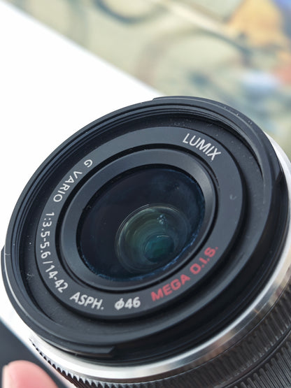 Used Panasonic Lumix DMC-GF6 with G Vario 14-42mm F3.5-5.6 [JPN only, No charger]