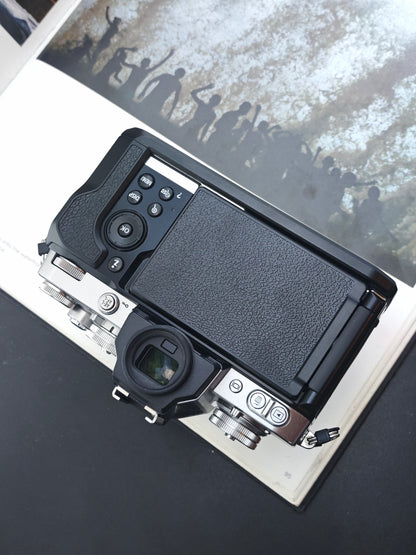 Used Nikon Zfc silver with 28mm F2.8 SE Digital Camera [No charger]
