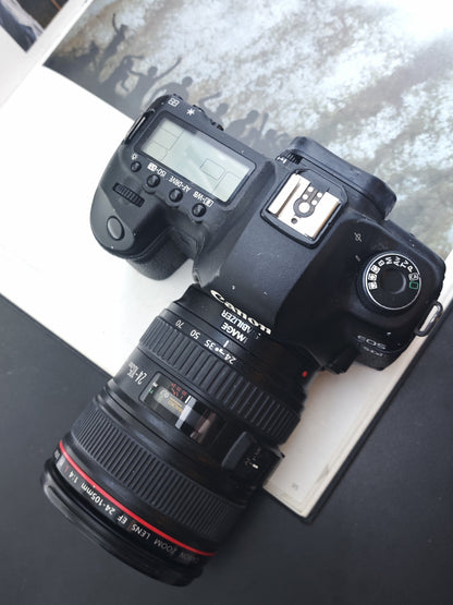 Used  Canon EOS 5D Mark II with Zoom EF 24-105mm F4 L IS USM Digital Camera [No charger]