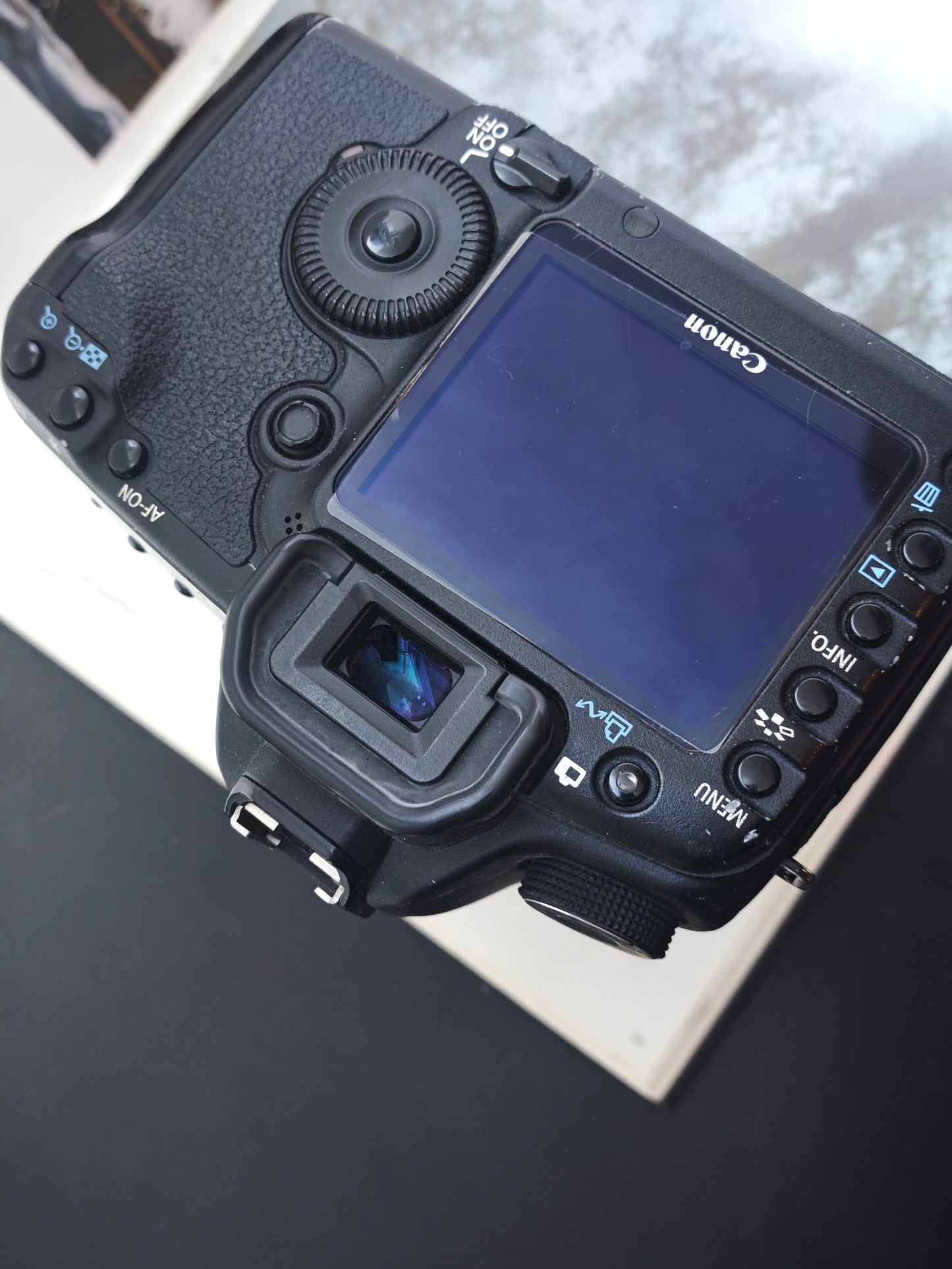 Used  Canon EOS 5D Mark II with Zoom EF 24-105mm F4 L IS USM Digital Camera [No charger]
