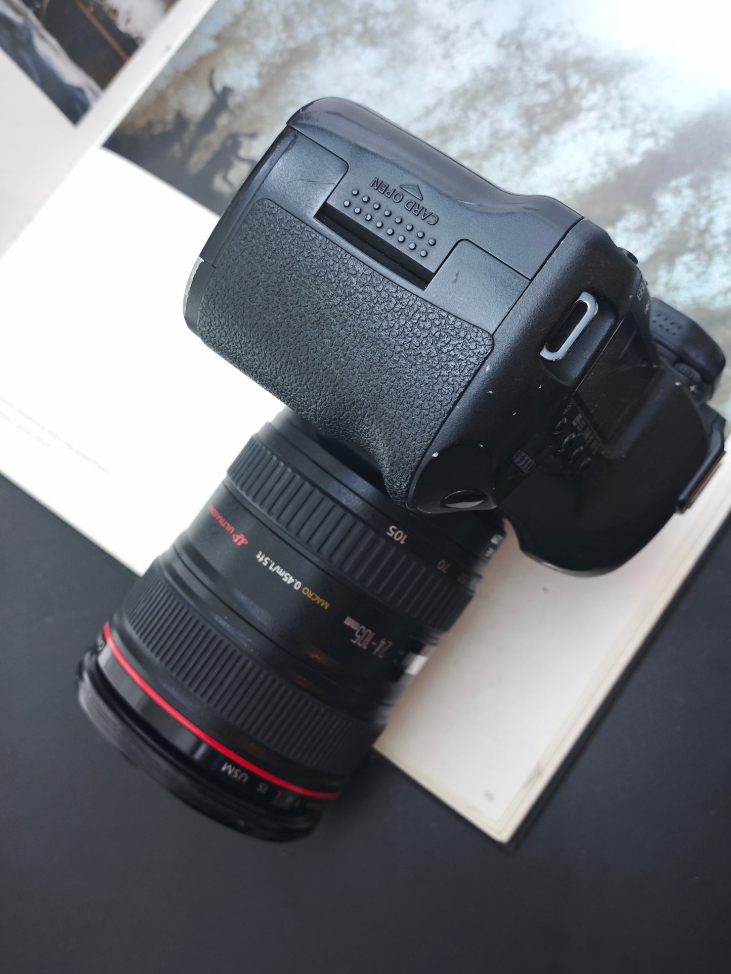 Used  Canon EOS 5D Mark II with Zoom EF 24-105mm F4 L IS USM Digital Camera [No charger]