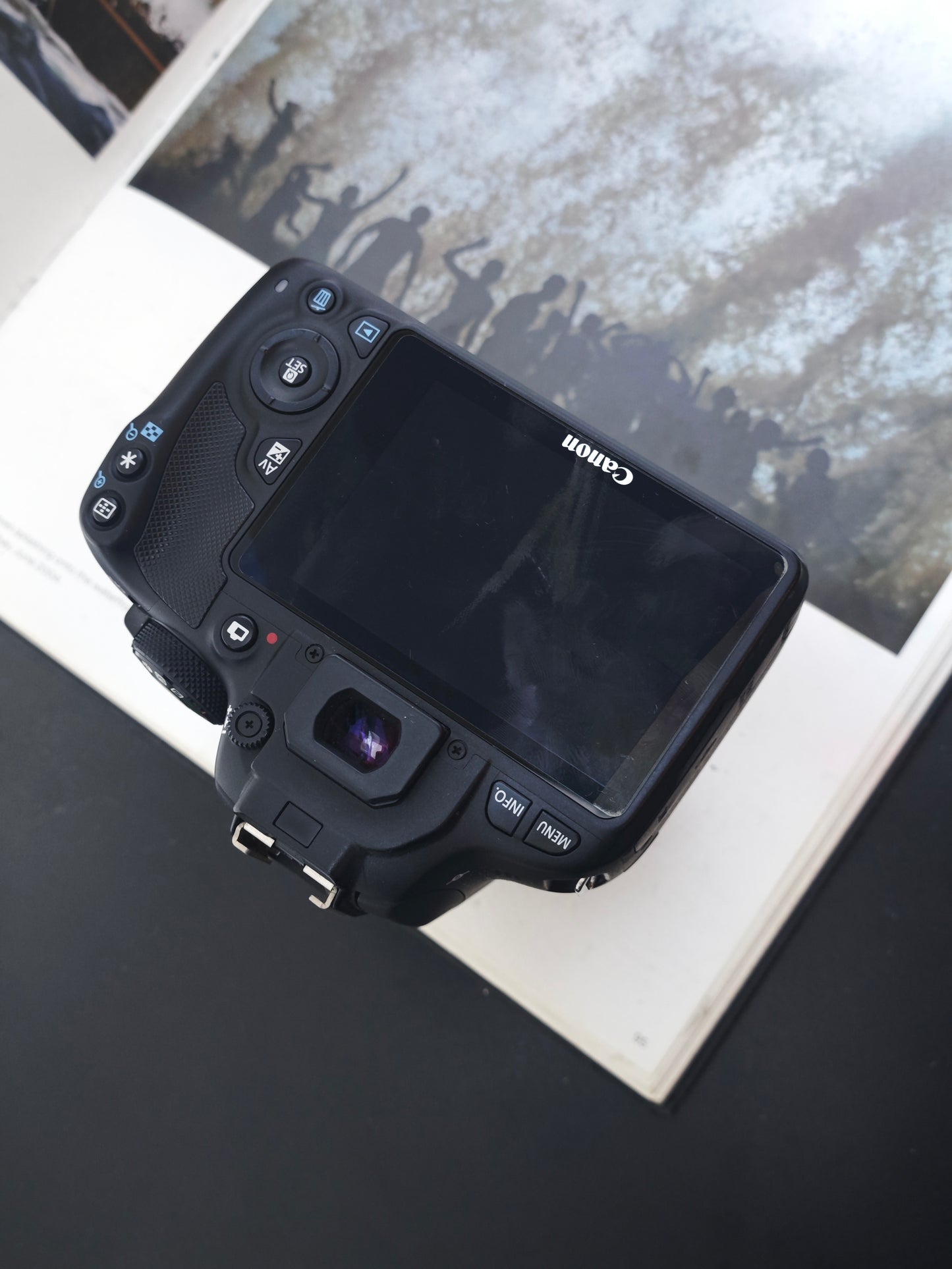 Used Canon EOS Kiss X7 with EF-S 18-55mm F3.5-5.6 IS STM [No charger]