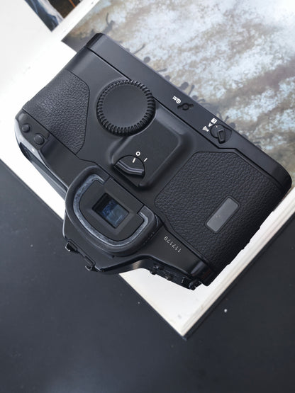 Canon EOS-1N with EF 28-105mm F3.5-4.5