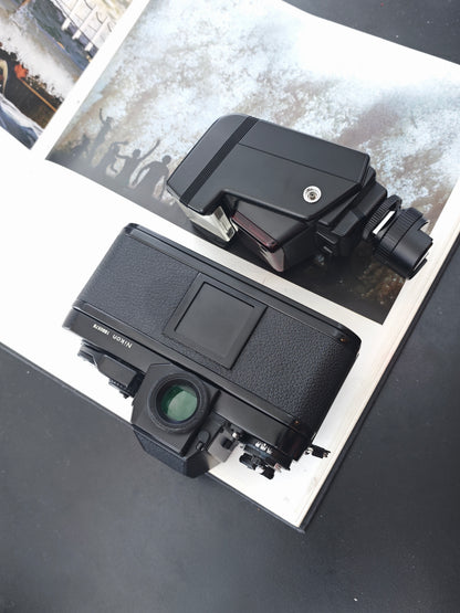 Nikon F3HP with Nikon SB-22