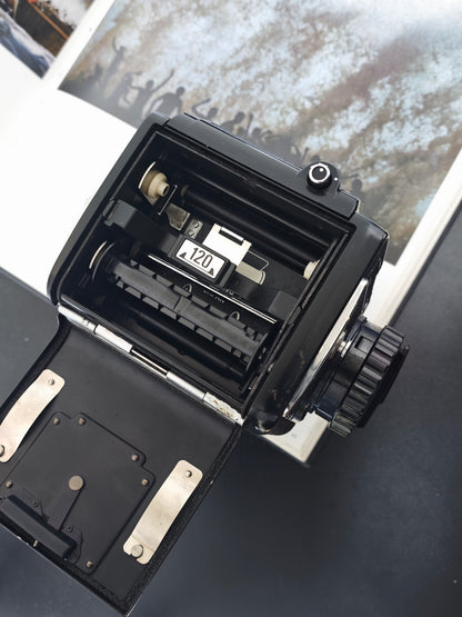 Mamiya M645 with Mamiya-Sekor C 80mm F2.8