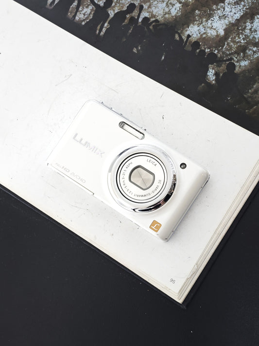 Used Panasonic Lumix DMC-FX77 white Digital Camera [JPN only, No charger]