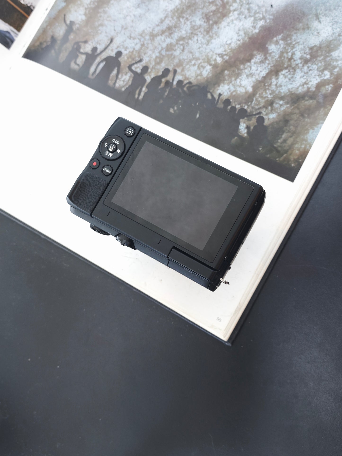 Used Canon EOS M200 with EF-M 15-45mm F3.5-6.3 IS STM