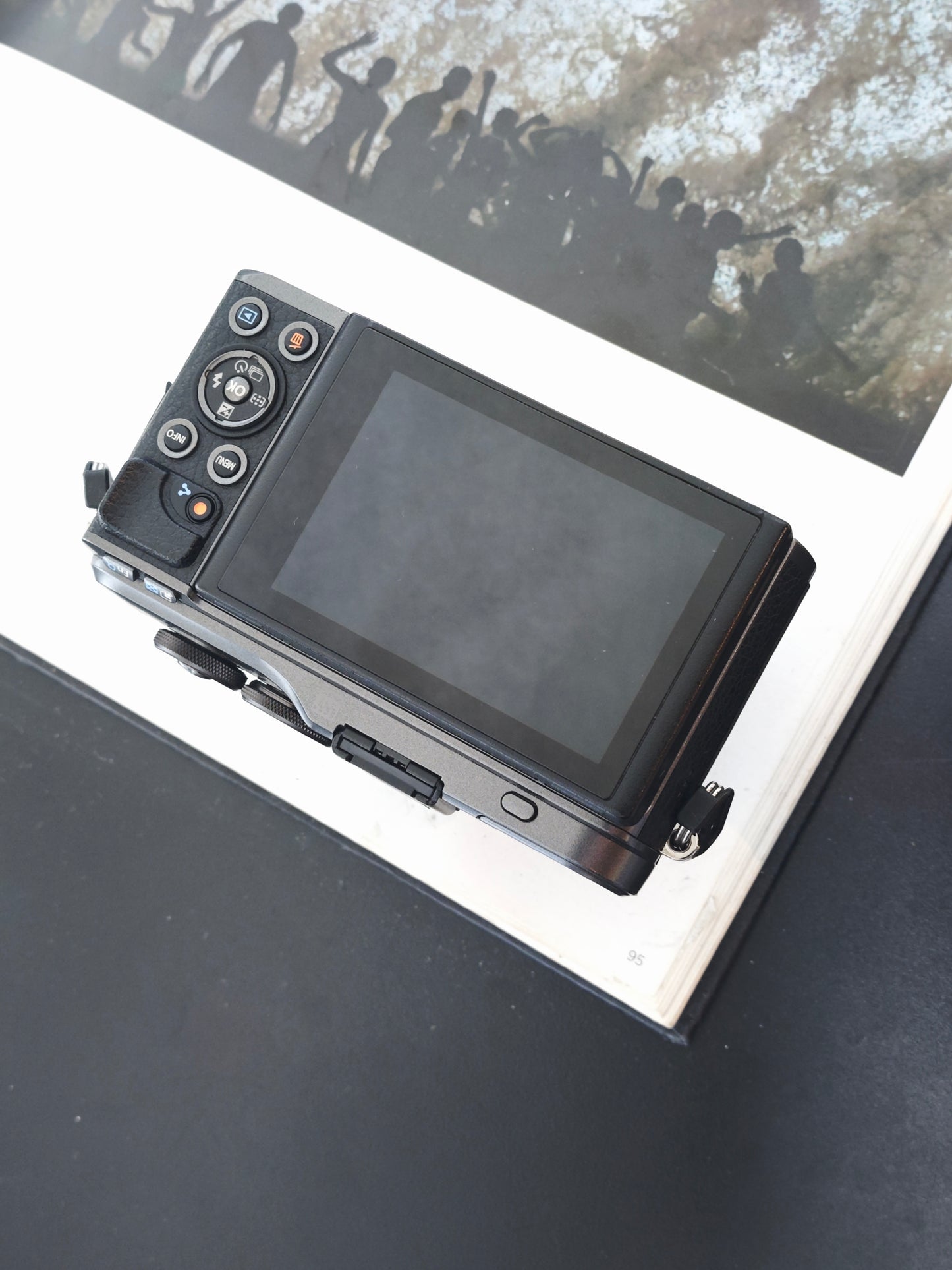 Used Olympus PEN E-PL10 black with M.Zukio Digital 25mm F1.8 Digital Camera