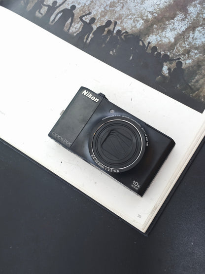 Used Nikon Coolpix S8000 black Digital Camera [No charger]