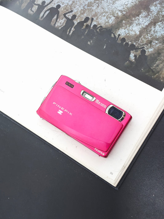 Used Fujifilm FinePix Z900 EXR pink Digital Camera [No charger]