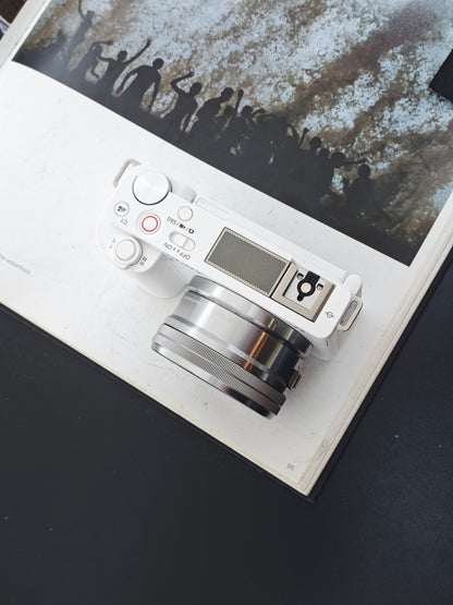 Used Sony ZV-E10 white with E PZ 16-50mm F3.5-5.6 OSS Digital Camera [JPN only, No charger]