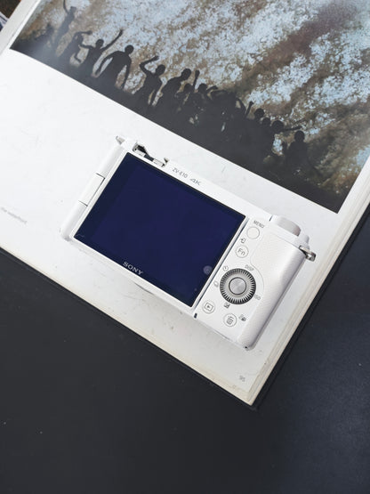 Used Sony ZV-E10 white with E PZ 16-50mm F3.5-5.6 OSS Digital Camera [JPN only, No charger]