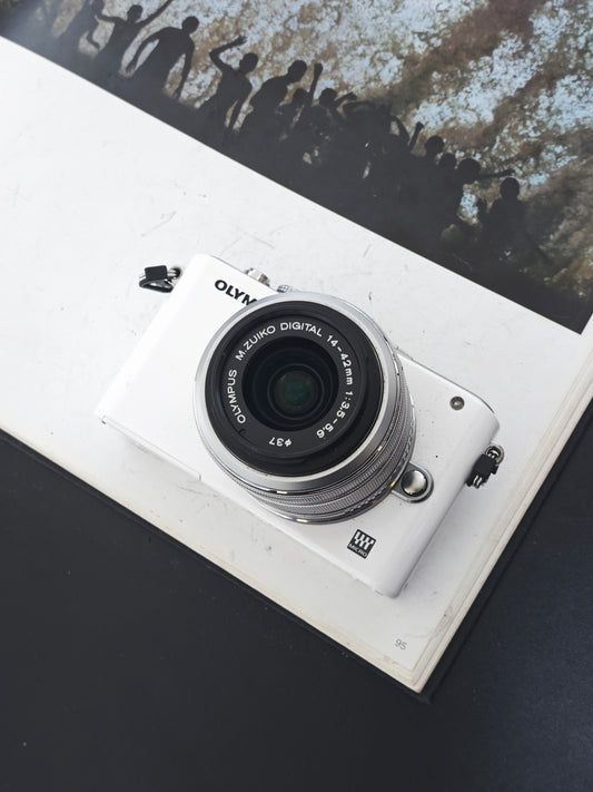 Used Olympus PEN Lite E-PL3 with M.Zuiko Digital 14-42mm F3.5-5.6 [No charger]