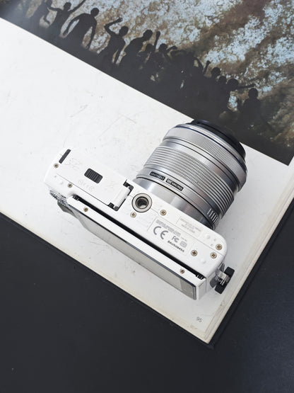 Used Olympus PEN Lite E-PL3 with M.Zuiko Digital 14-42mm F3.5-5.6 [No charger]
