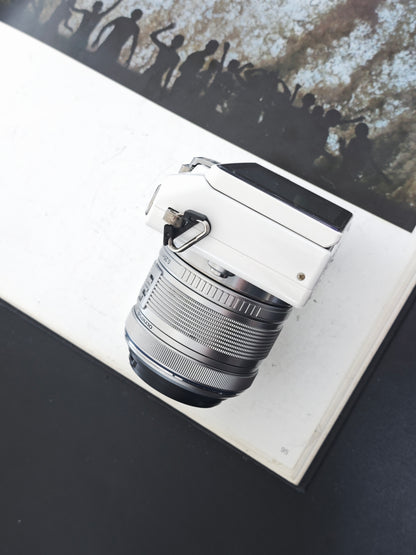 Used Olympus PEN Lite E-PL3 with M.Zuiko Digital 14-42mm F3.5-5.6 [No charger]